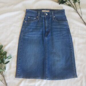 LEVI'S STRAUSS~ Classic Fit Denim pencil skirt SIZE 25